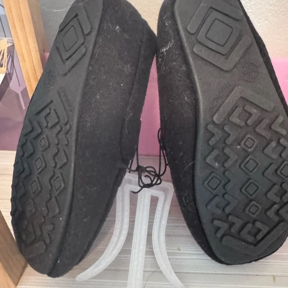 Cat & Jack Black Plush-Lined Kids Slip-On Slippers